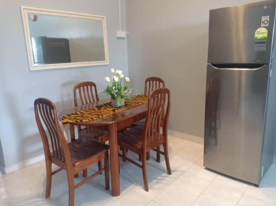 אלור סטאר Ria Homestay & Kolam מראה חיצוני תמונה